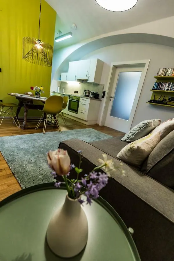 Yellow Flat By Grazrentals With Best Location & Free Parking